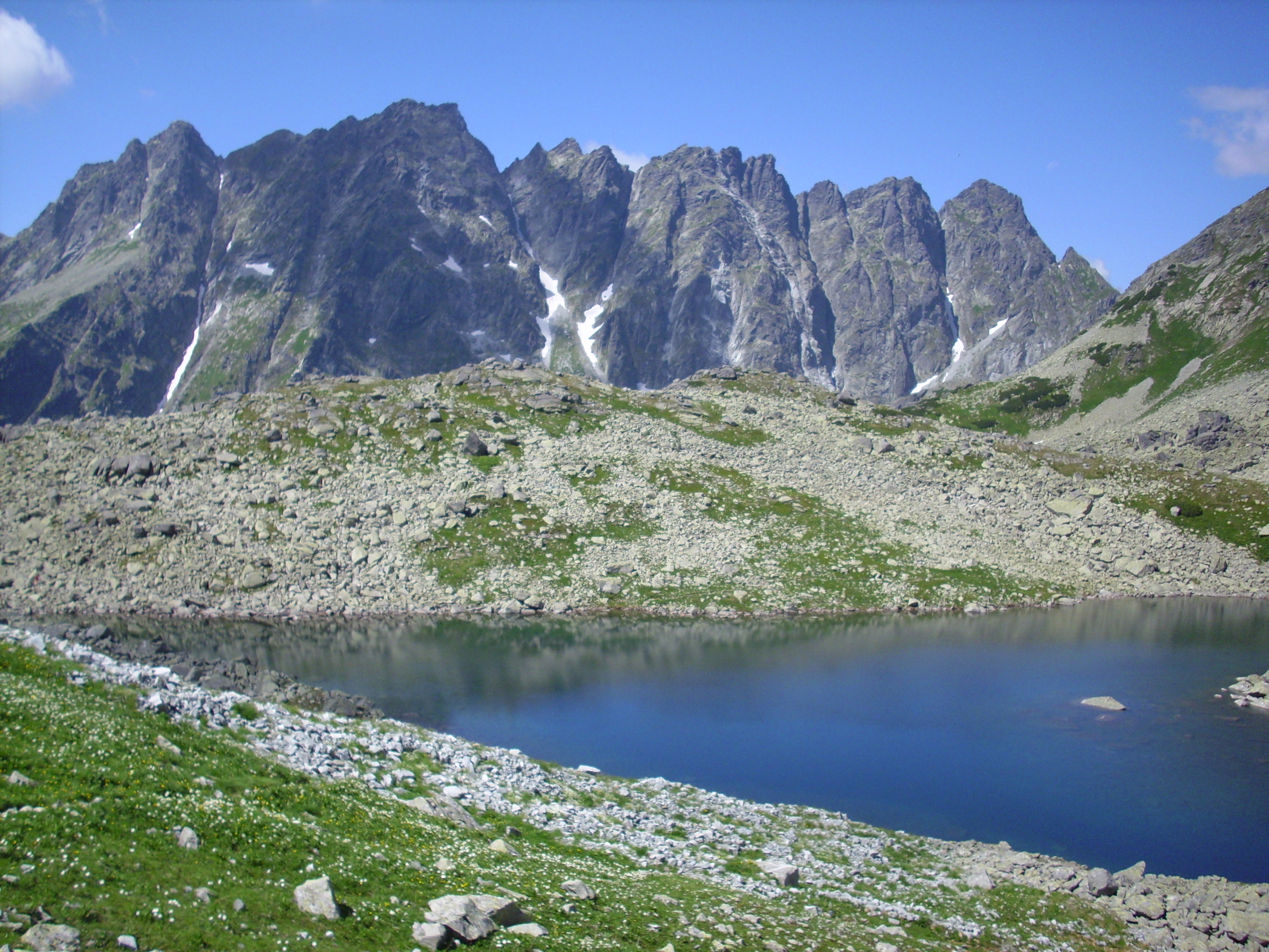 Žabie pleso a masiv Satana